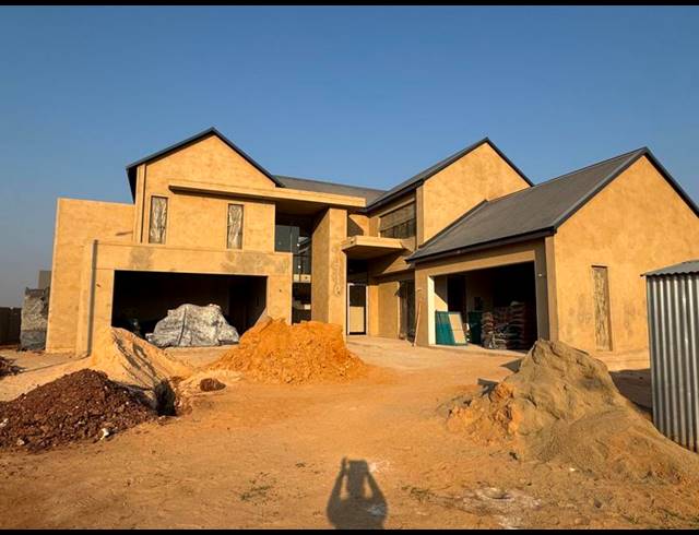 5 BEDROOM HOUSE FOR SALE IN MIDSTREAM HEIGHTS